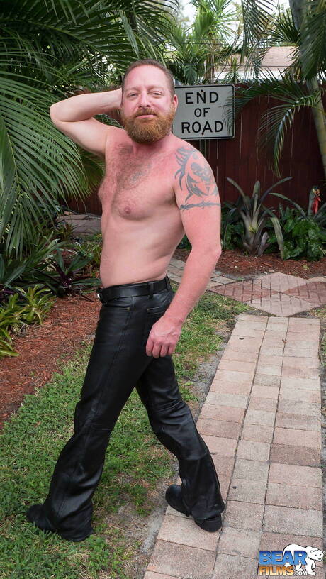 American bear Dalton Hawg shows a beautiful body outside