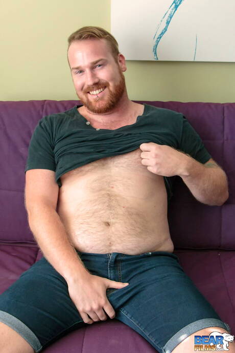 可愛いカイル・スコットがチンコで遊ぶ