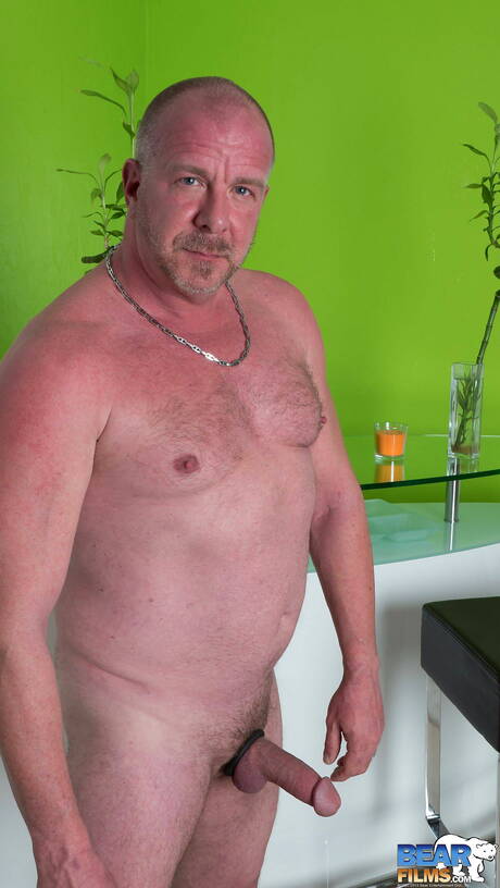 Pretty Russ Rodgers posing naked and showing hot butt