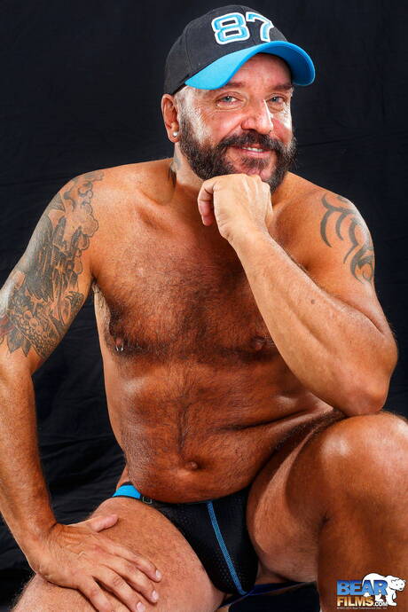 Hot bear Yuan Duval posing nude