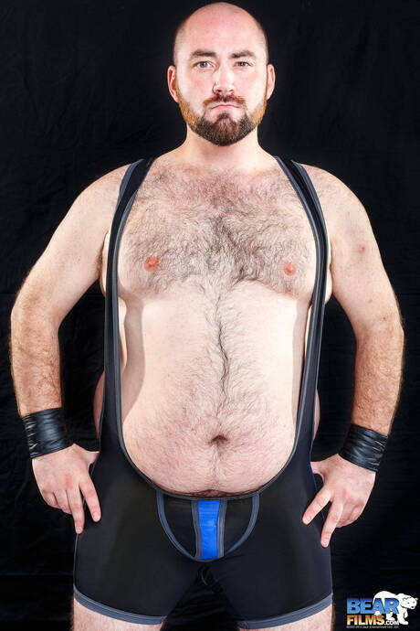 Bel gioco di Trent Turner con un giocattolo sessuale