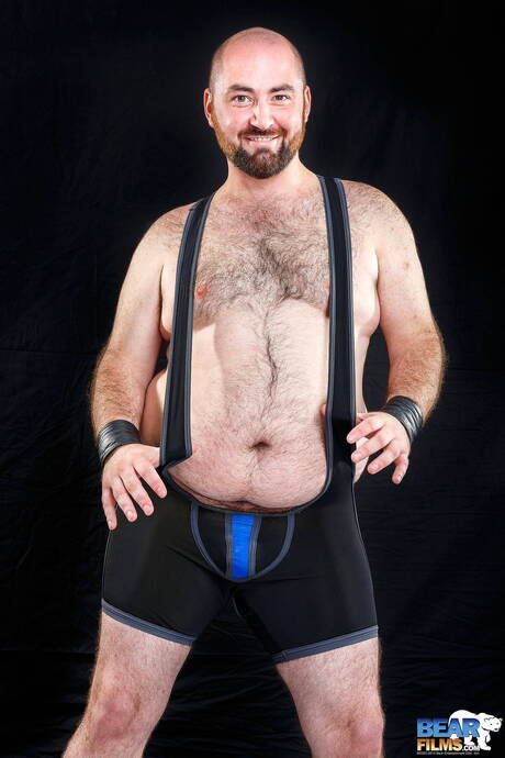 Bel gioco di Trent Turner con un giocattolo sessuale