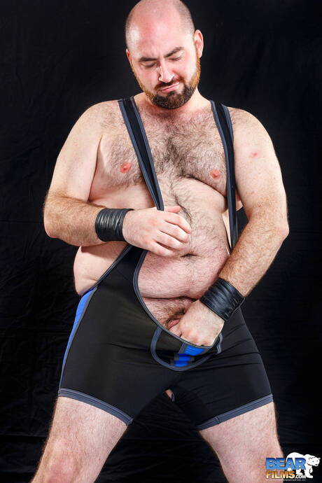 Bel gioco di Trent Turner con un giocattolo sessuale