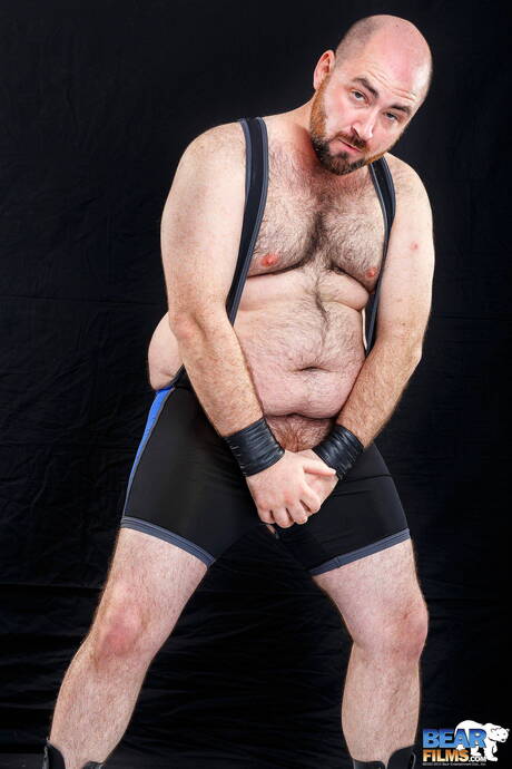 Bel gioco di Trent Turner con un giocattolo sessuale