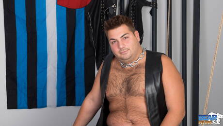 Pretty Frank Cubby jerk off his dick