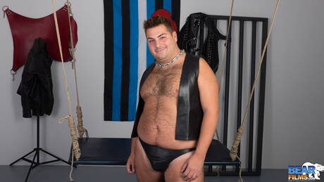 El guapo Frank Cubby se masturba la polla