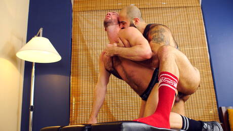 American stars mature bear Atlas Grant and stud Alex Hawk in hot homosexual action