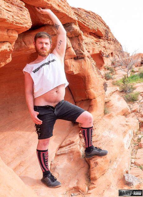 Lontra americana Otto Samson che si spoglia all