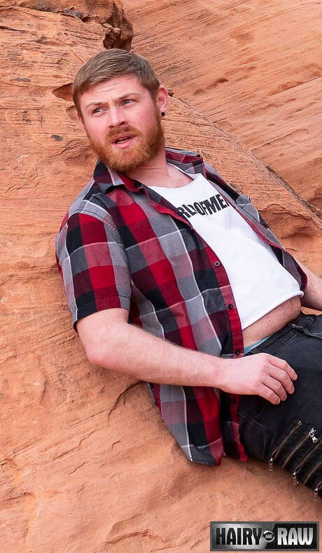 Lontra americana Otto Samson che si spoglia all