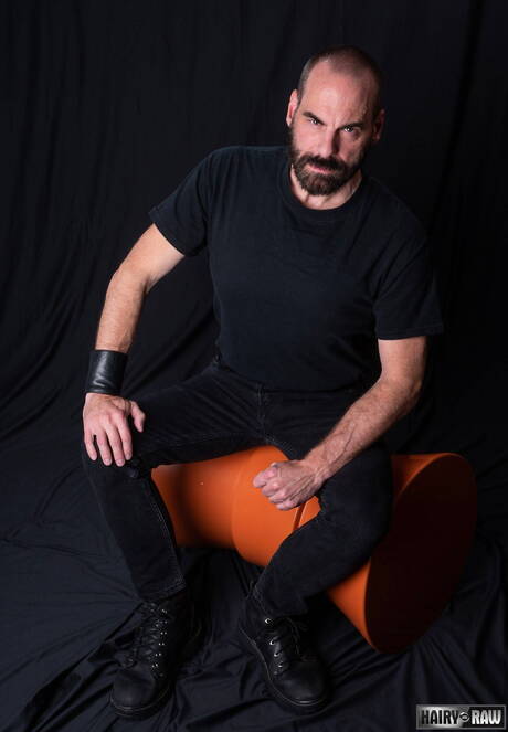 Hairy and Raw: American otter Steve Sommers teasing his cock