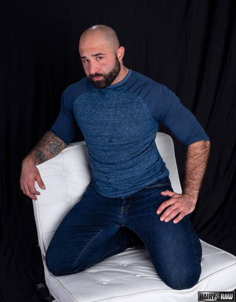 Hairy and Raw: American hot bear Atlas Grant get naked and showing tight ass