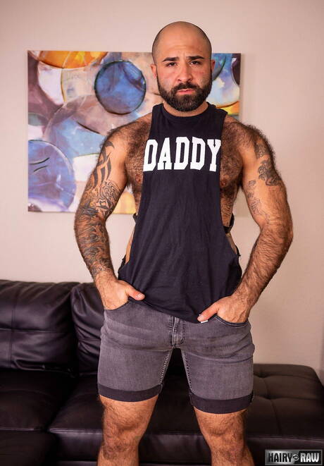 Hairy and Raw: American gay bear Atlas Grant jerk off