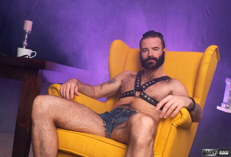 Der irische Bär Brendan Patrick zeigt einen perfekten Körper