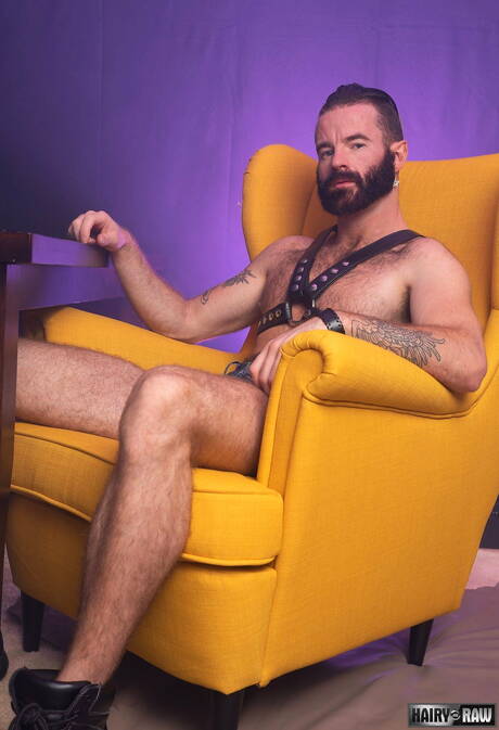 Der irische Bär Brendan Patrick zeigt einen perfekten Körper