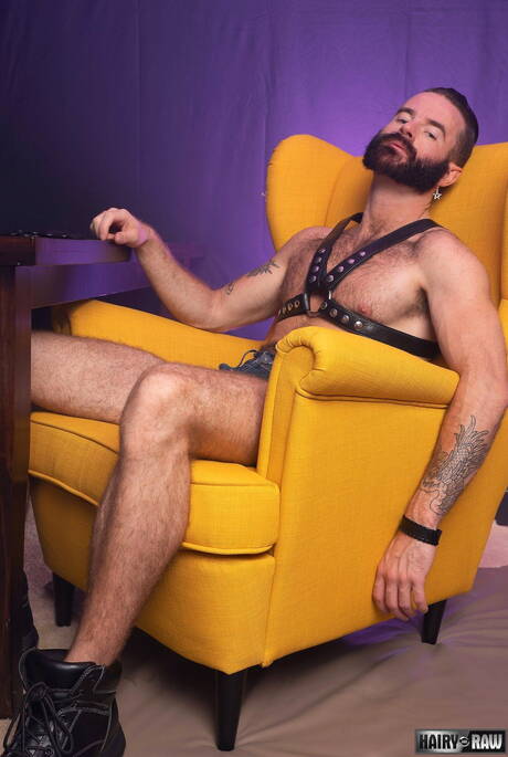 Der irische Bär Brendan Patrick zeigt einen perfekten Körper