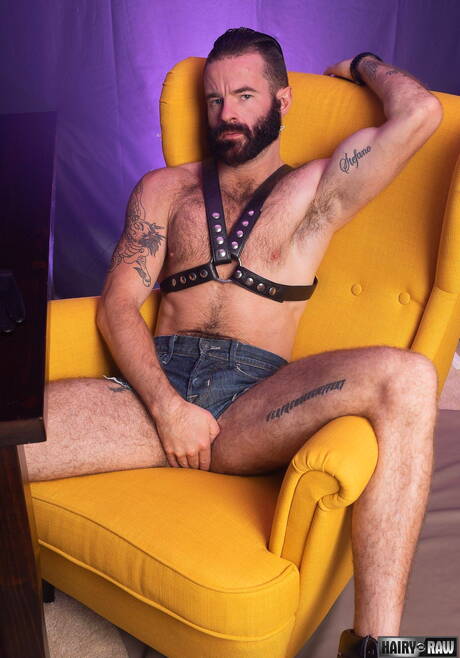 Der irische Bär Brendan Patrick zeigt einen perfekten Körper