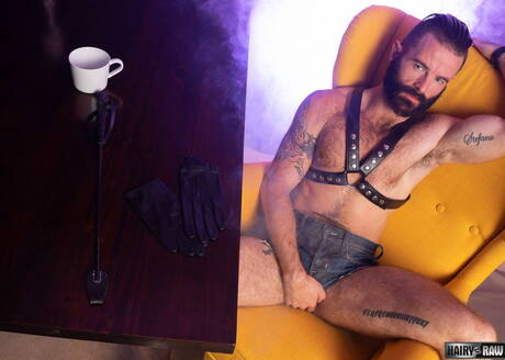 Der irische Bär Brendan Patrick zeigt einen perfekten Körper