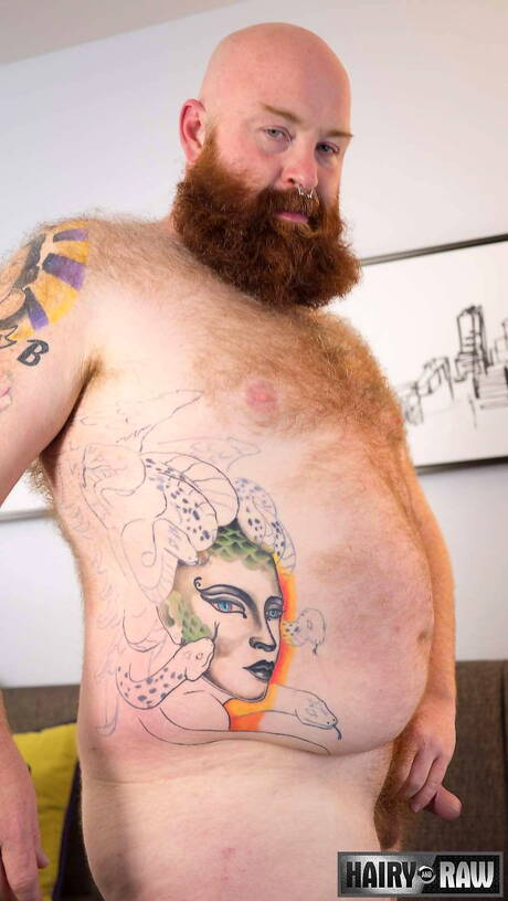 素敵なテイト・テイラーがチンポをいじっている