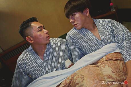 El fornido Yuki IV y el galán Haru tienen sexo anal intenso