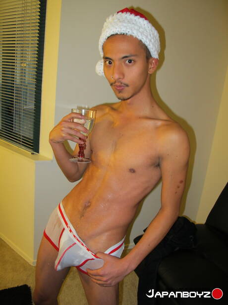 東洋のイケメン、ケニー・ヤマが玩具でオナニー