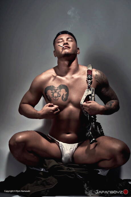 Oriental twink Kenchi and asian stud Rikiya posing nude and showing butt