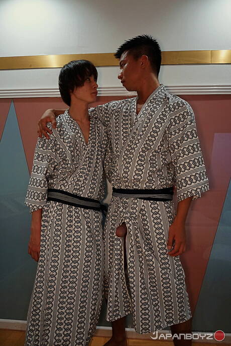 Hot boy Reach and sexy stud Kie make a love