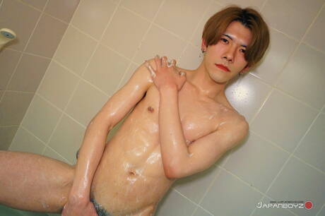 Oriental superstud Haru masturbating in hot shower