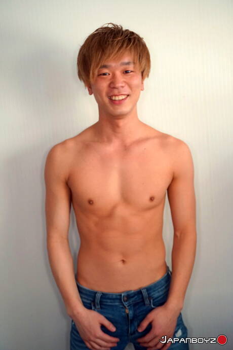 帥哥 Zen 和東方美少年 Kouya 在浴缸裡享受激情性愛