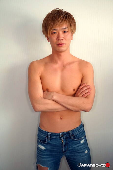 帥哥 Zen 和東方美少年 Kouya 在浴缸裡享受激情性愛