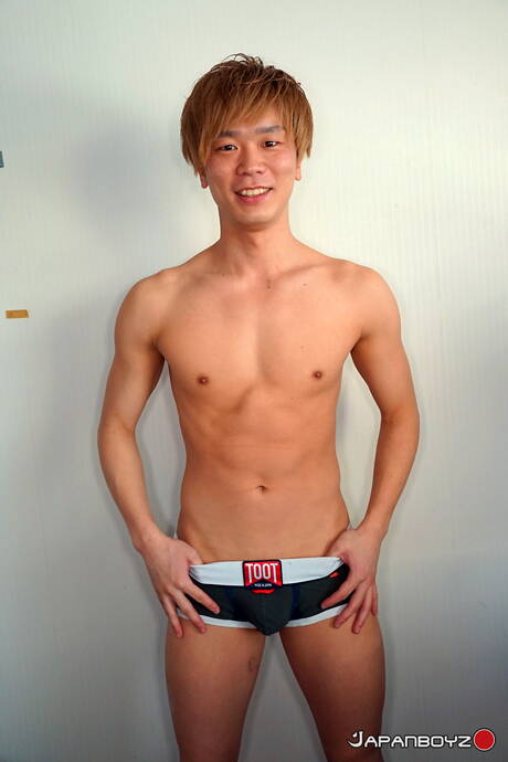 Hunk Zen and oriental beautiful boy Kouya have a hot couple sex in bath