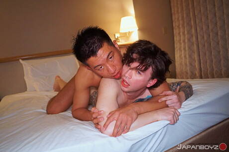 Asian Gay Network: Well-built Jeff and stud Reach fuck ass after sucking dick