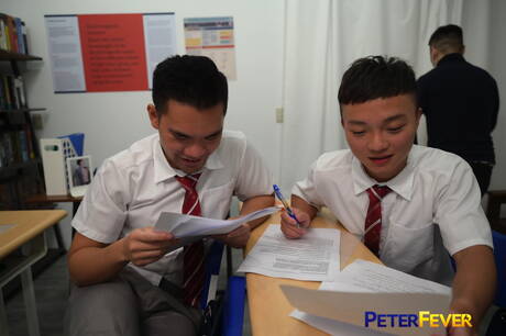 El bien formado Fu y el fornido Don se chupan y se follan entre sí