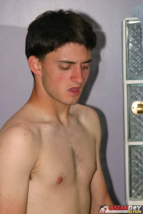 El twink Toby Mcguire y el twink caliente Sam Foong en sexo anal caliente