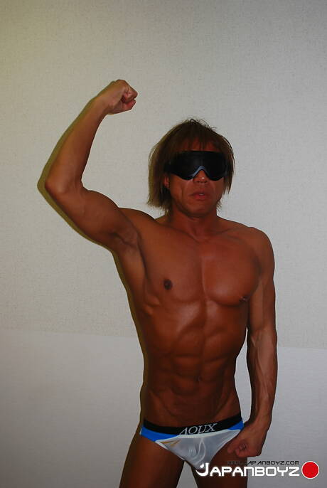 Azjatycki twardziel Ko Muscle Japan drażni swojego kutasa