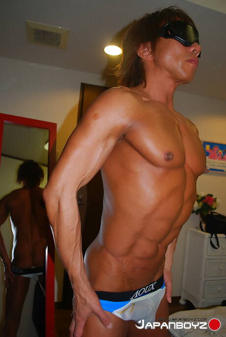 Azjatycki twardziel Ko Muscle Japan drażni swojego kutasa