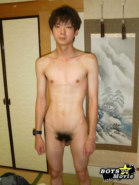 Asian twink Yu Yamazaki posing naked