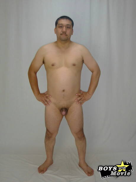 Der gut gebaute asiatische Oto-san zeigt einen perfekten Körper