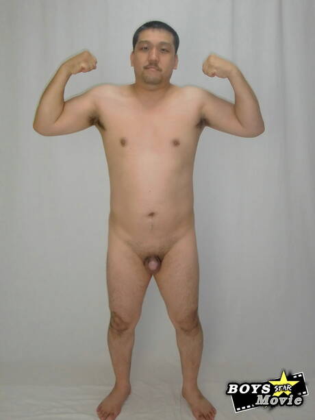 Der gut gebaute asiatische Oto-san zeigt einen perfekten Körper