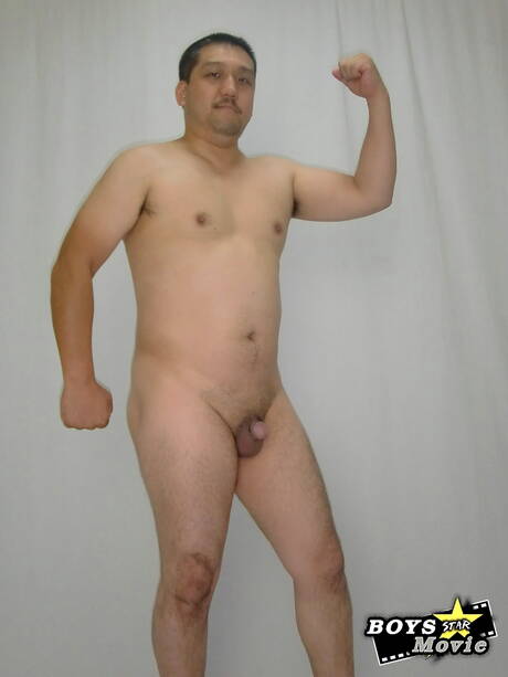 Asian well-built Oto-san shows a perfect body