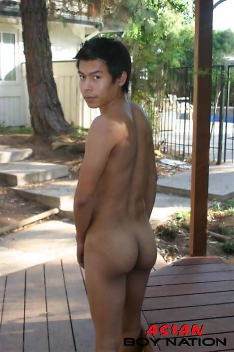 Oriental stud Pradit Flowers teasing his dick outside
