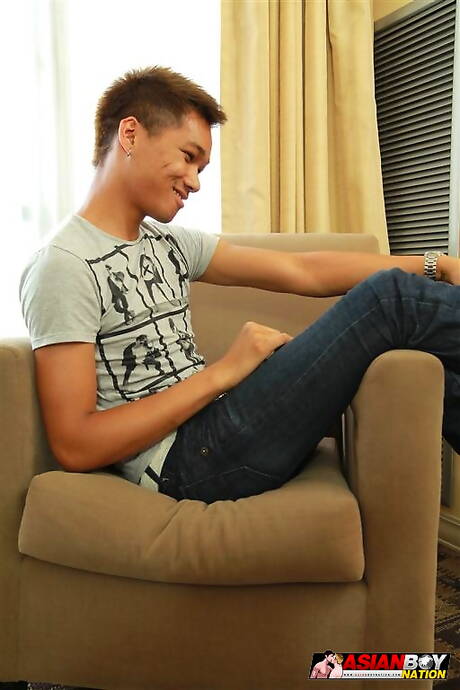 亞洲年輕男孩 Nico Thai 自慰
