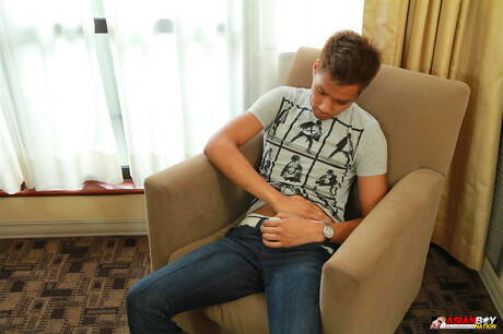 亞洲年輕男孩 Nico Thai 自慰