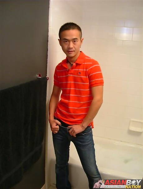 Oriental beefcake Masato Isaka playing with cock in bath