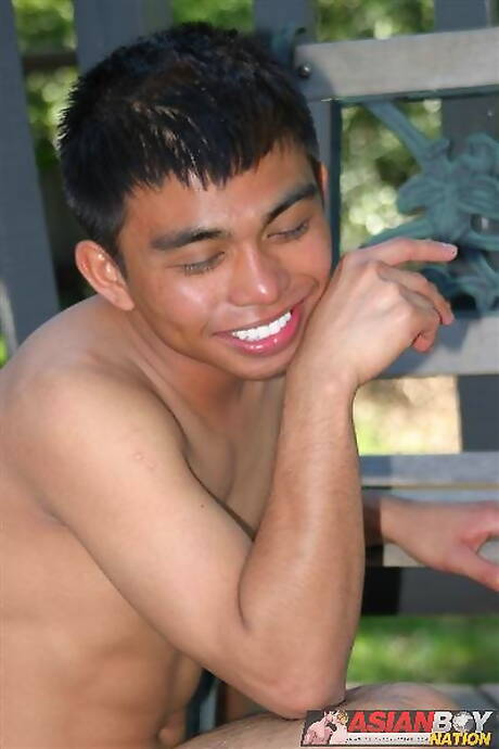 El guapo Jimmy Mcintyer y el cachondo Ken Tanaka tienen sexo anal duro al aire libre