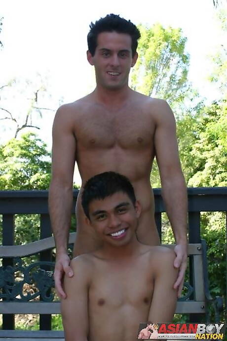 El guapo Jimmy Mcintyer y el cachondo Ken Tanaka tienen sexo anal duro al aire libre