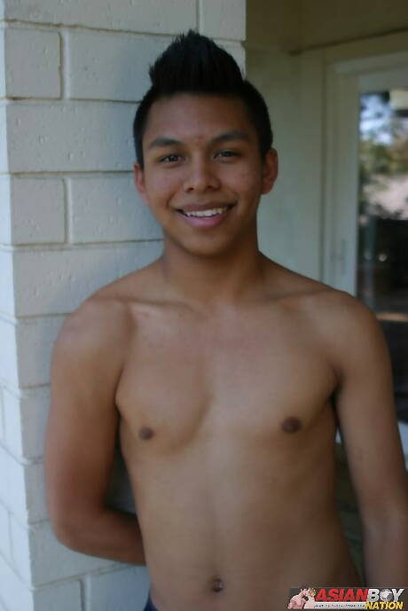 Ke Zhou, musclé et oriental, prend du plaisir à l