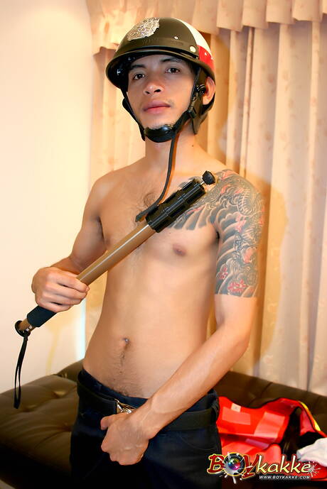 Oriental twink Jack Police jerk off his cock