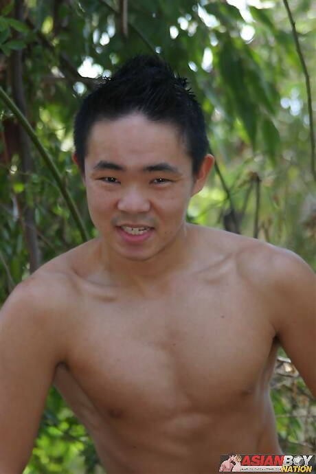 Le beau gosse asiatique Jake Imura s