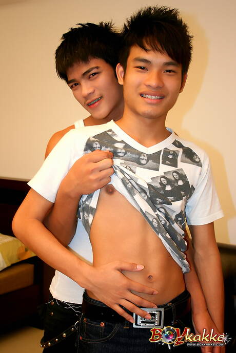 Hot twink Dark and young boy Paula in blowjob scene