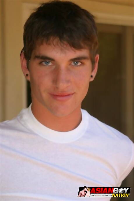 O garanhão Richard Jordan se masturba com brinquedo sexual